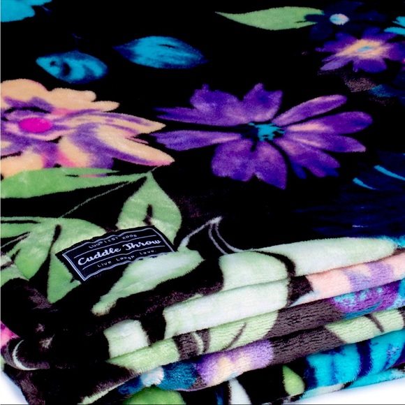 NWT: LUG CUDDLE THEOW BLANKET - BLOOM BLACK - *SOLD OUT. *SOFTEST & HUGE! - Picture 3 of 4